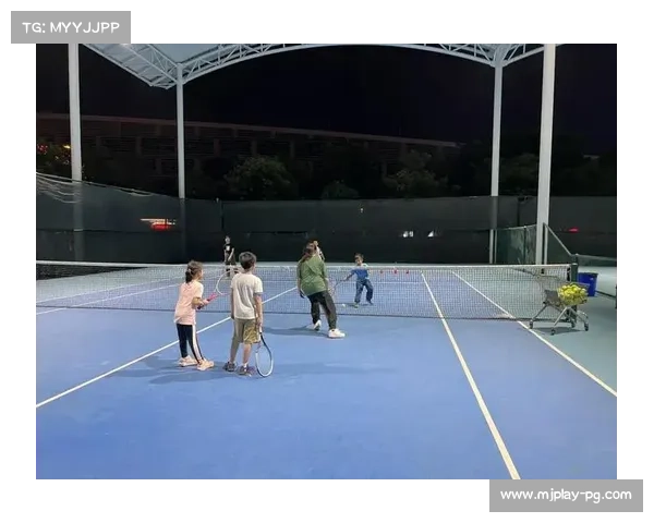 业余选手视角：每周网球训练的乐趣与健康收益